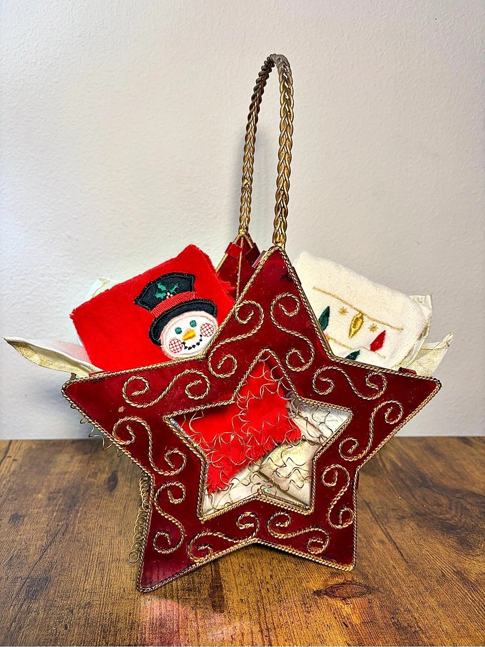 Vintage Christmas Star Wire Basket Set w/ Embroidered Towels & Cloth Napkins